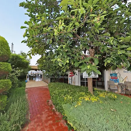 Aloria Garden Отель