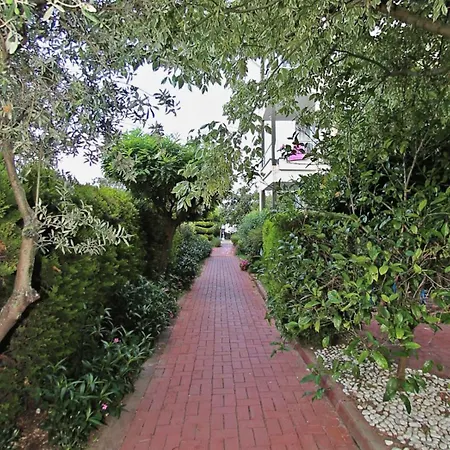 Отель Aloria Garden 4*